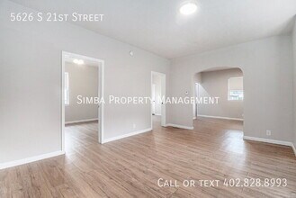 5626 S 21st St in Omaha, NE - Building Photo - Building Photo