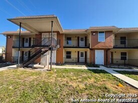 3718 Pleasanton Rd in San Antonio, TX - Building Photo