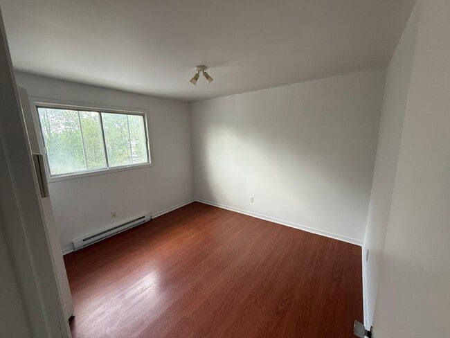 114 Rue des Textiles in Cowansville, QC - Building Photo - Building Photo