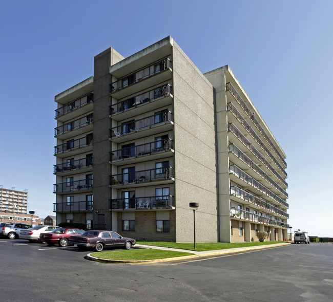 Oceanpointe Towers in Long Branch, NJ - Building Photo - Building Photo