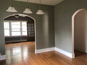 124 Highland Dr in Iowa City, IA - Foto de edificio - Building Photo