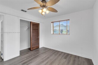 721 SW 64th Ter in Pembroke Pines, FL - Building Photo - Building Photo