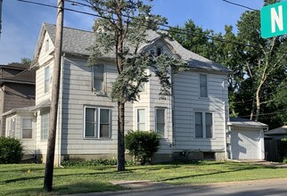 327 N Market St in Oskaloosa, IA - Foto de edificio - Building Photo