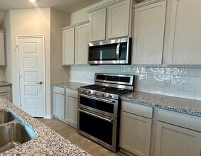 4012 Moss Rd in Celina, TX - Foto de edificio - Building Photo