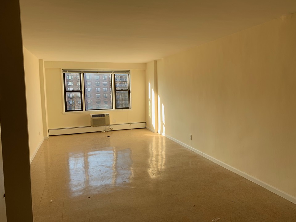 97-11 Horace Harding Expy in Queens, NY - Building Photo