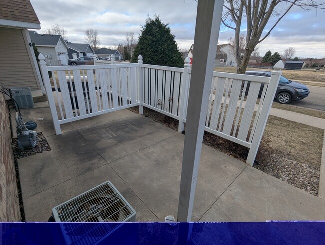 6186 S Pointe Dr SW in Rochester, MN - Foto de edificio - Building Photo