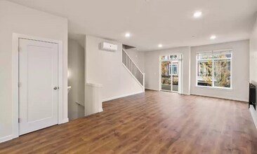 459 NE Patricia Ann Pl in Hillsboro, OR - Building Photo - Building Photo