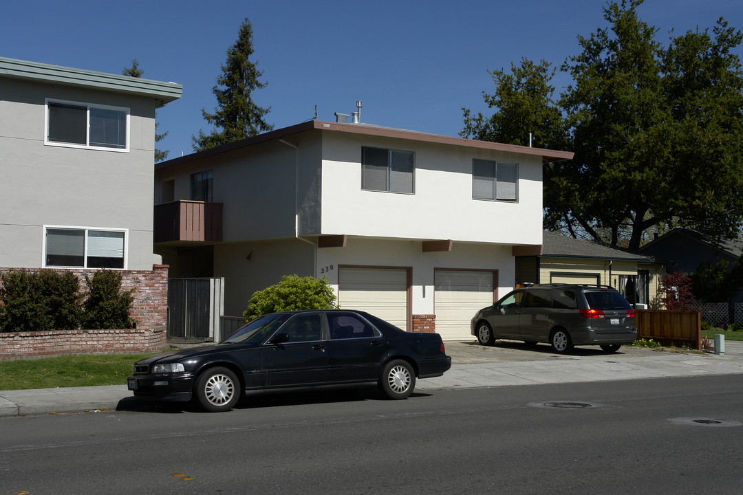 230 Roosevelt Ave in Redwood City, CA - Building Photo