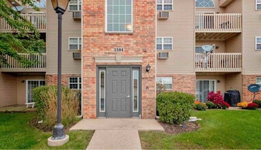 1584 Crystal Rock Ct in Round Lake Beach, IL - Building Photo - Building Photo
