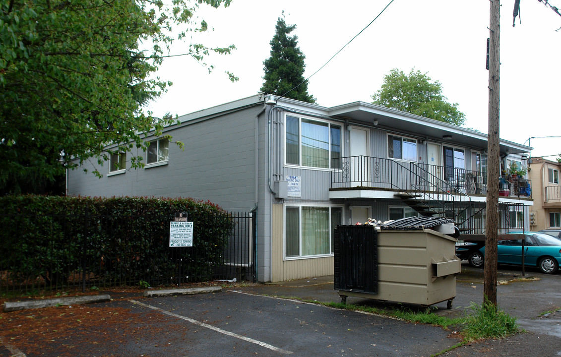 1005 W 7th Ave in Eugene, OR - Building Photo