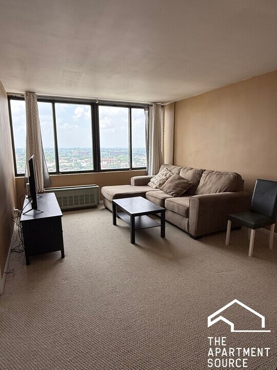 2754 N Hampden Ct in Chicago, IL - Building Photo