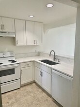 12740 NE 10th Pl in Bellevue, WA - Building Photo - Building Photo