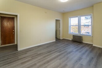 1717 E Lake St in Minneapolis, MN - Building Photo - Building Photo