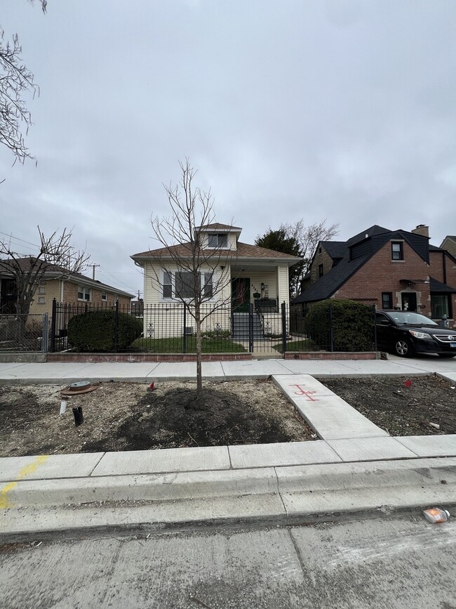 6340 W Barry Ave in Chicago, IL - Building Photo - Building Photo