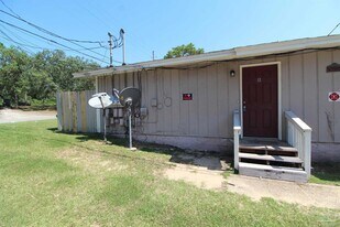 5207 Charbar Dr in Pensacola, FL - Building Photo