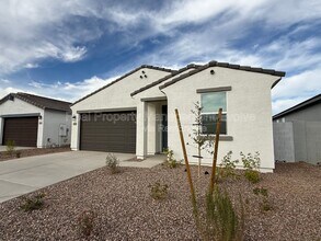 2484 Fortana Dr in San Tan Valley, AZ - Building Photo - Building Photo