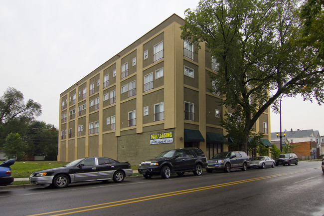 2300 S Central Ave in Cicero, IL - Foto de edificio - Building Photo