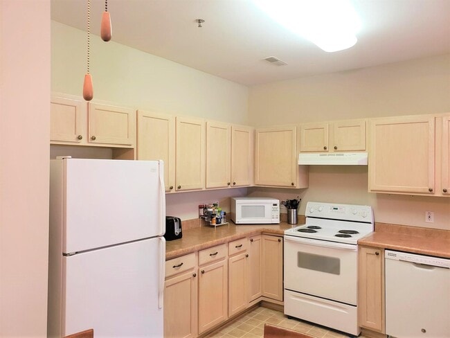 4752 S Forest Point Blvd in New Berlin, WI - Building Photo - Building Photo