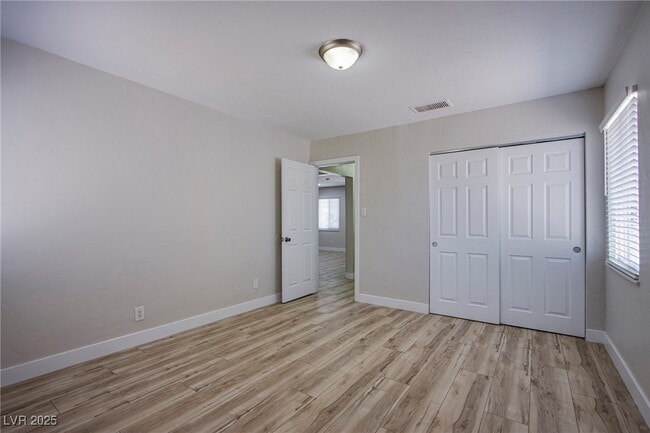 property at 1046 E Hassett Ave