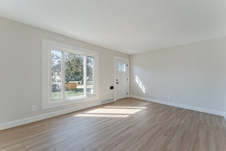 6006 Ridgewood Ave in Parma, OH - Building Photo - Building Photo