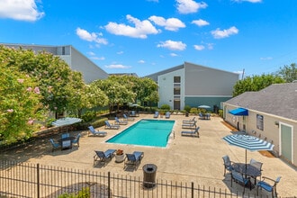 Peppertree in Metairie, LA - Foto de edificio - Building Photo