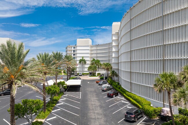 2774 S Ocean Blvd in Palm Beach, FL - Building Photo - Building Photo