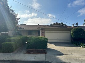 715 Caliente Ave in Livermore, CA - Building Photo