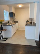 1222 W 39th St Apartments