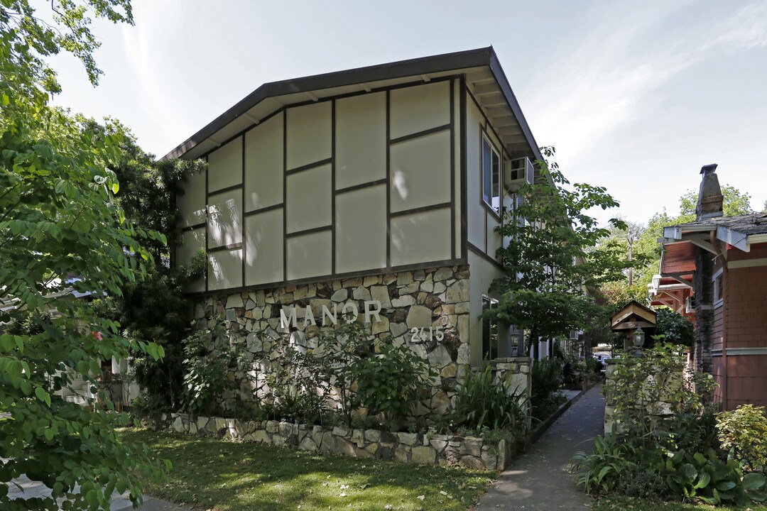 'm' Manor in Sacramento, CA - Foto de edificio