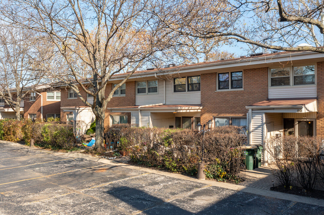 20 N Dee Rd in Park Ridge, IL - Building Photo