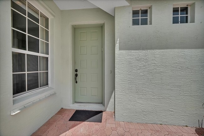 property at 511 SW Treasure Cove