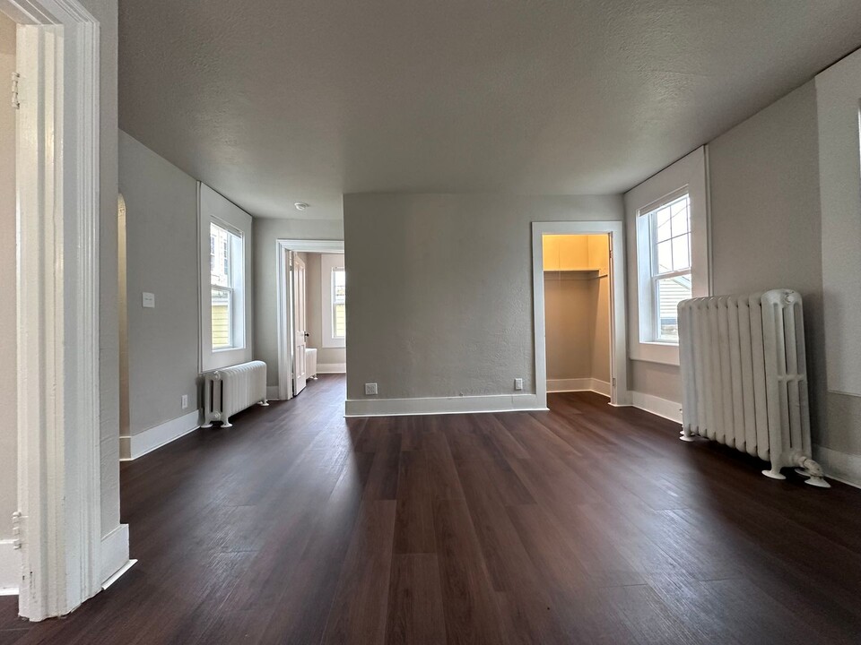 43 N Clinton Ave-Unit -43 in Clintonville, WI - Building Photo