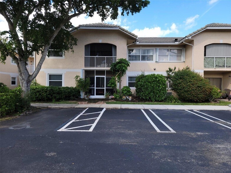 12255 Royal Palm Blvd, Unit 8O in Coral Springs, FL - Building Photo