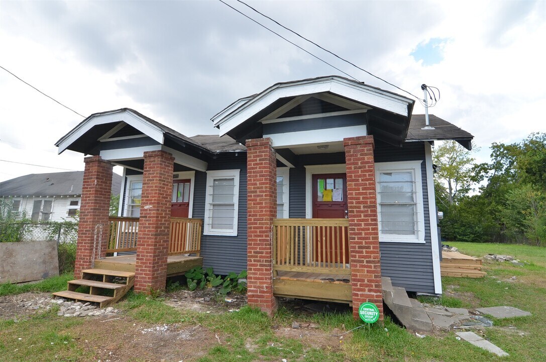 1905 Stevens St in Houston, TX - Building Photo