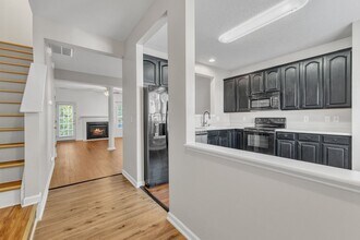 105 Parkerson Ln in Apex, NC - Building Photo - Building Photo