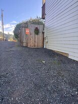 438 10th Ct in Coos Bay, OR - Building Photo