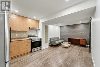 1032 Blueheron Blvd in Mississauga, ON - Building Photo - Building Photo