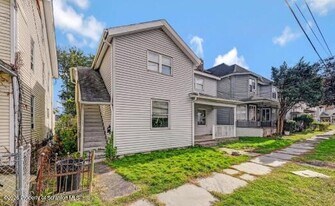 326 N Hyde Park Ave in Scranton, PA - Building Photo