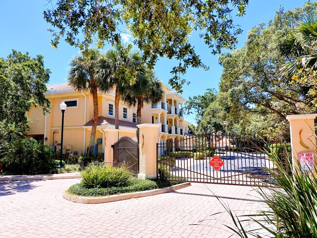 12675 SE Old Cypress Dr in Hobe Sound, FL - Foto de edificio - Building Photo