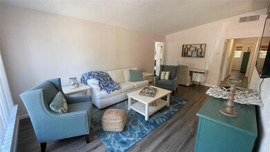 2504 S Milmar Dr in Sarasota, FL - Foto de edificio - Building Photo