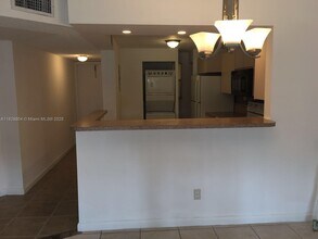 8060 N Colony Cir in Tamarac, FL - Building Photo - Building Photo