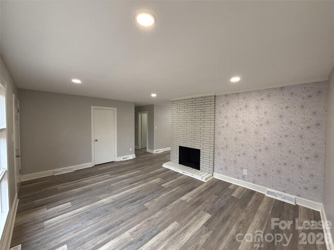 2745 Dogwood Ave in Charlotte, NC - Building Photo - Building Photo