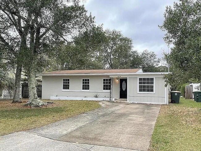 4028 Loys Dr