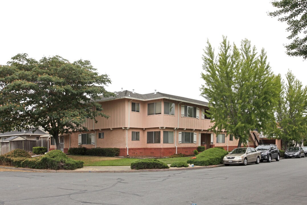 1587 Ontario Dr in Sunnyvale, CA - Foto de edificio