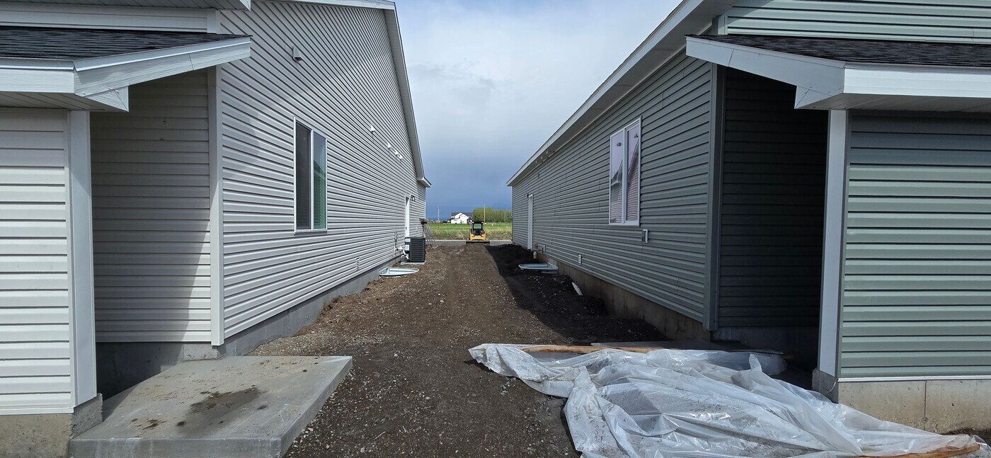 532 S Austin Ave in Sugar City, ID - Building Photo