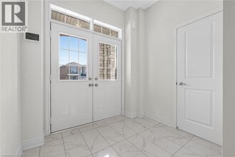 47 Bloomfield Cres in Cambridge, ON - Building Photo - Building Photo