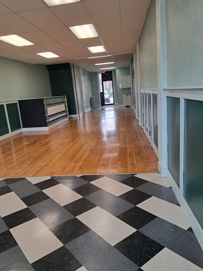 21932 Lakeshore - Commercial in Euclid, OH - Building Photo - Building Photo