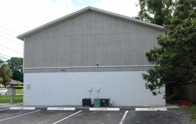 6721 Congress St in New Port Richey, FL - Foto de edificio - Building Photo