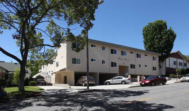 625 E Verdugo Ave in Burbank, CA - Foto de edificio - Building Photo