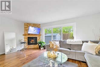 6470 Thornberry Crescent in Windsor, ON - Building Photo - Building Photo